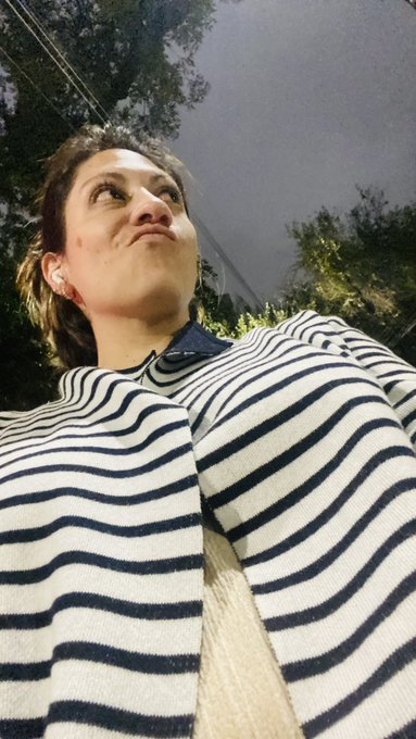 Esperando que todos se vayan para flashear ☺️🤤 https://t.co/0W6bD7s5r9