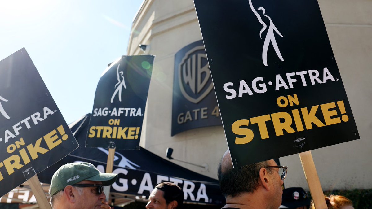 IGN's tweet image. BREAKING: SAG-AFTRA has reached a tentative deal with Hollywood's studios, meaning the actors' strike will finally end at midnight. bit.ly/3Mx49JZ