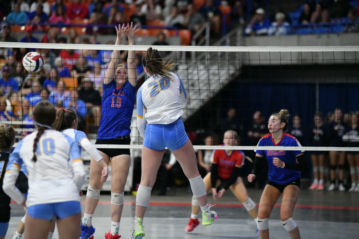 wvssac's tweet photo. Oak Glen leads defeats  Herbert Hoover 25-23 in the third set at the WVSSAC State Volleyball Championship #wvprepvb https://t.co/RYqZM2da88
