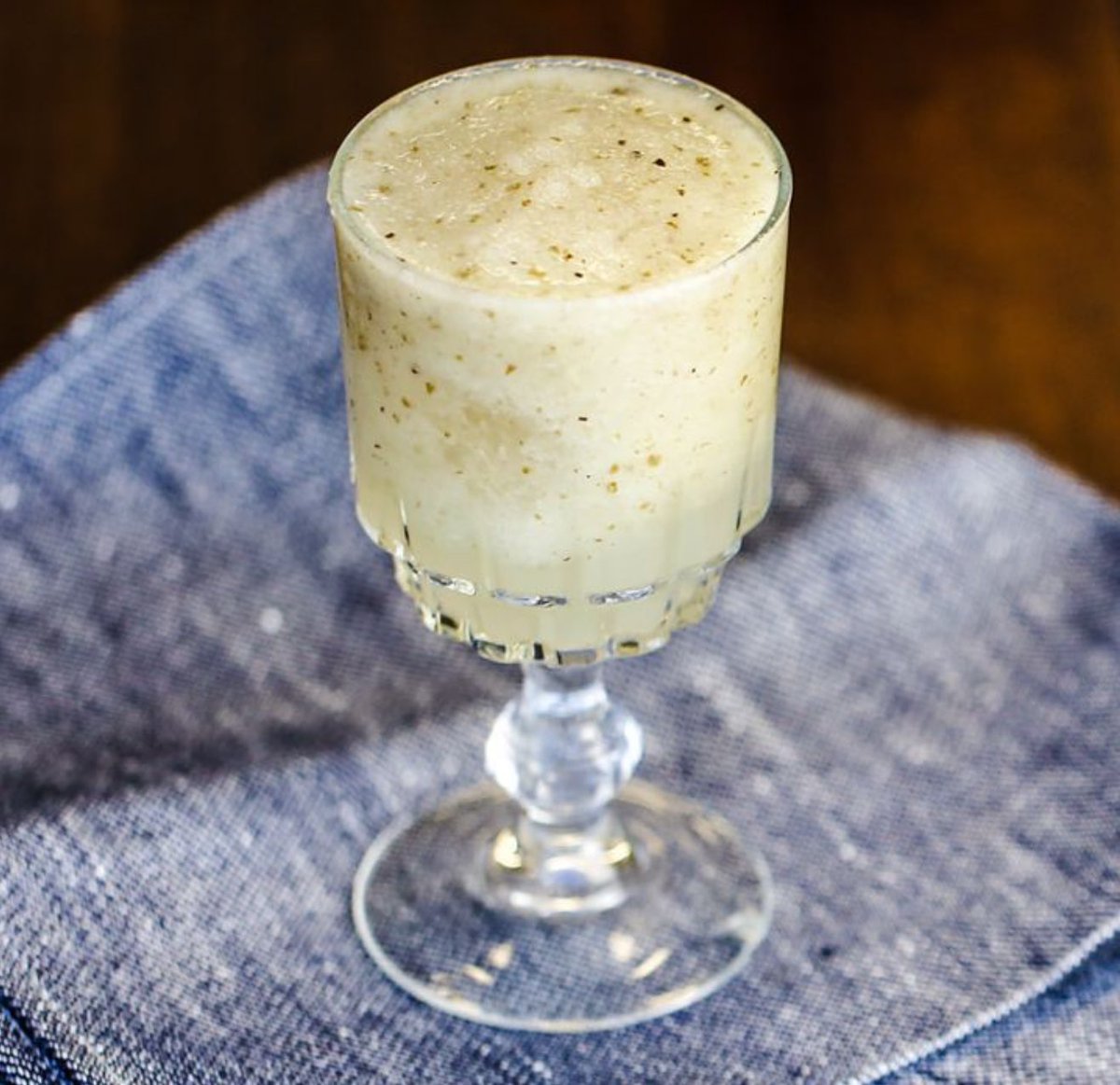 inherwritemind's tweet photo. @XanawuCats @rocky_dog_edit @The3Yorkiteers @TedNTodd @jbruorton21 @Angie390460 Good evening, Wuggie!! Oh, I think I can manage that!! I am very fond of the spiced poached pear Daquiri right now because…well, #Daquiri !! And the ginger makes it a health drink, right !! 😺Kose #chilltent https://t.co/fkUmsEWgaS