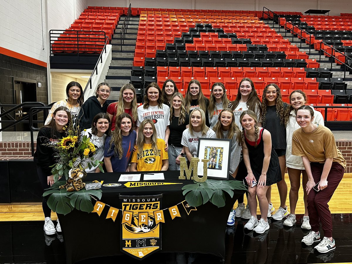 TAVVolleyball's tweet photo. #TAVSigningAlert: Congrats to #TAV18Blue athlete Vivian Parker (Aledo  HS) for signing with Missouri! #GoTAV https://t.co/atRrli9GKM