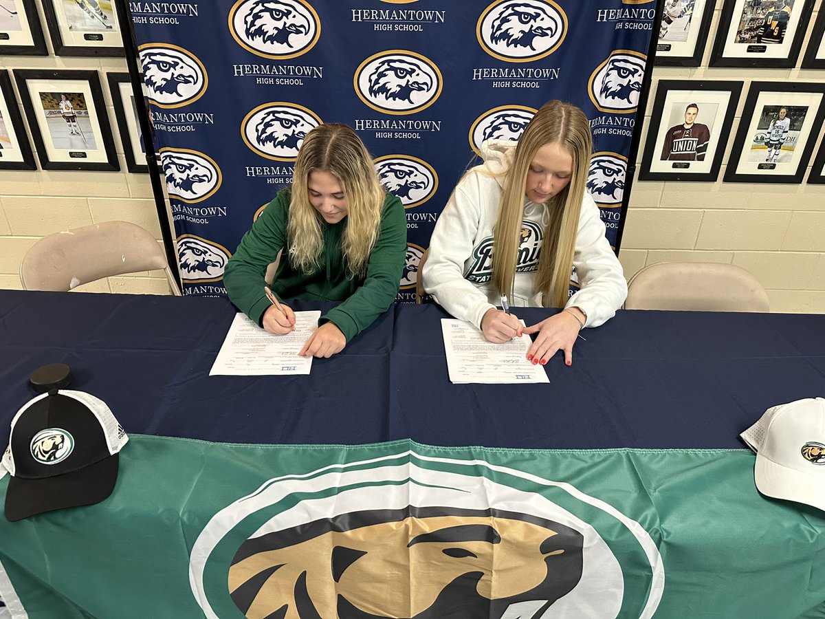 PHMirage's tweet photo. ✨💚🤍Congratulations to our #6 Hannah Graves and #27 Izy Fairchild as they officially signed their NLIs today with BSU! 🦫🤍💚✨

@BSUBeaversWHKY 

#Mirageproud #hardworkworks https://t.co/R4yhh4epSD