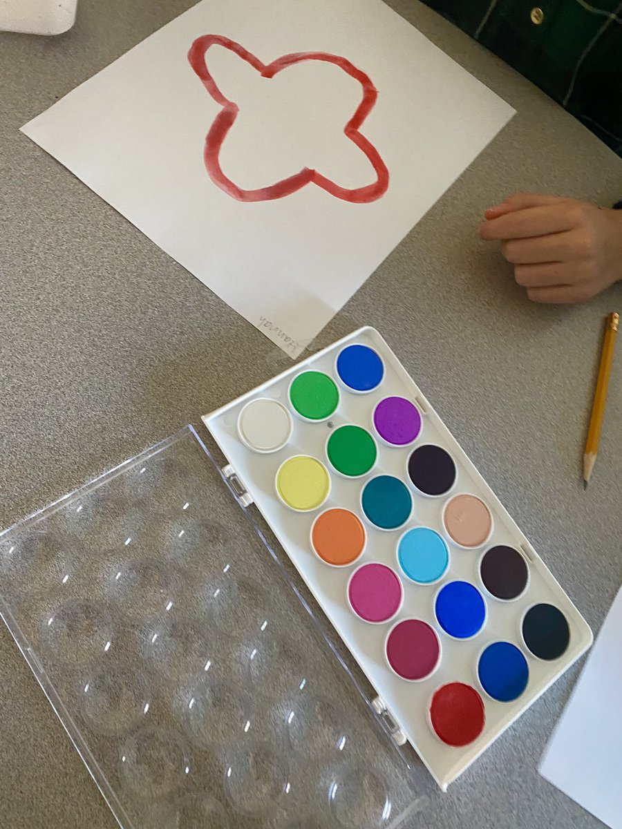 Today we read “A Poppy is to Remember” by Heather Patterson. We discussed what peace means to us and created a poppy wreath as a symbol of remembrance. ♥️ 

<a href="/StJuanDiegoOCSB/">St. Juan Diego School</a> <a href="/ocsbArts/">OCSB Arts</a> <a href="/OttCatholicSB/">Ottawa Catholic School Board</a>