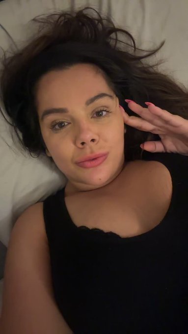 nadia sapphire is live now! https://t.co/HirYIZHzOd https://t.co/mqQBS9Ol2N<a href="/tag/newprofilepic"class="tags"><span>#newprofilepic</span></a>