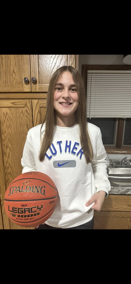 Alexis Thomas tweet media