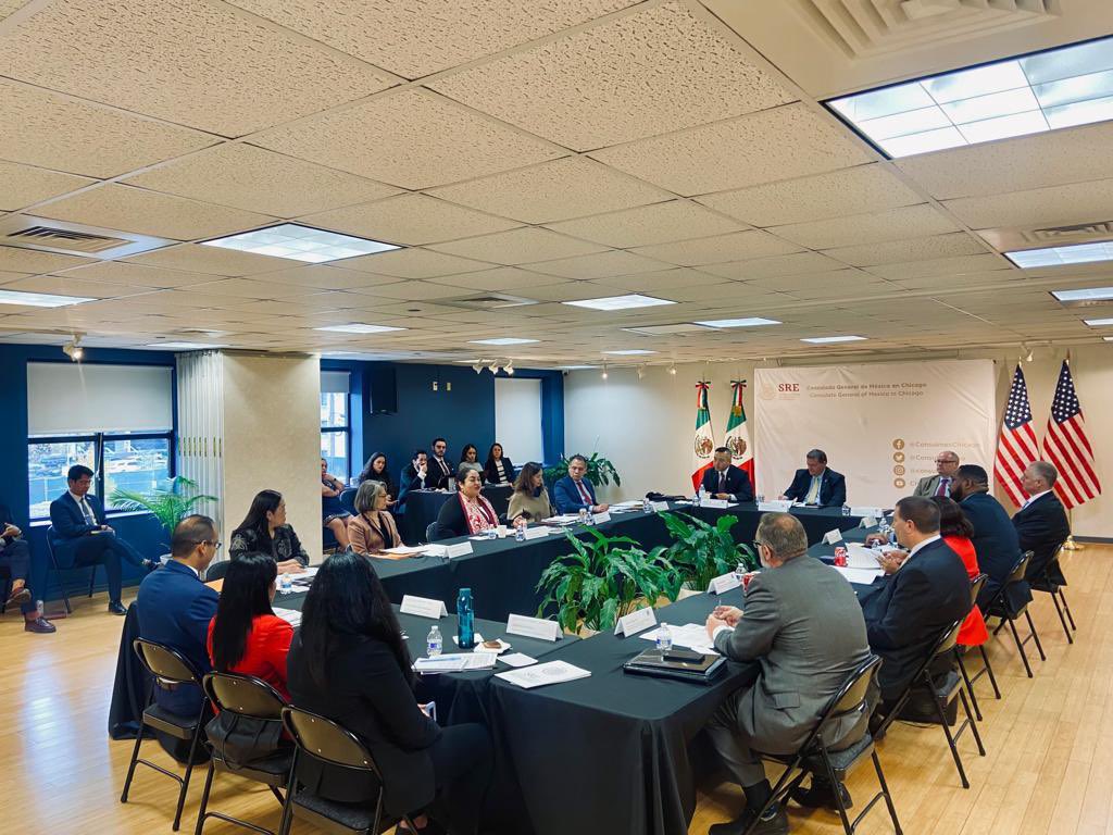 ConsulMexCho's tweet photo. During the annual Local Repatriation Agreements meeting, @ConsulMexCho, along with @ConsulmexINI, @ConsulMexMKE and @ConsulMexKan, met with @DHSgov, @CBPChicago, @DFOChicago, @EROChicago and @HSIChicago to review areas of collaboration to protect Mexican nationals in the Midwest. https://t.co/fKUw4Y1ISv
