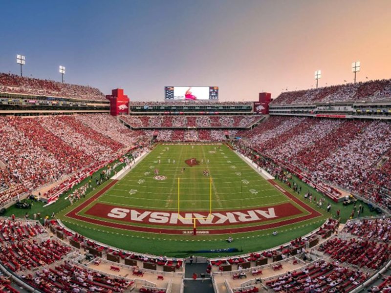 GGenross's tweet photo. Blessed to receive my second SEC offer from the University of Arkansas. #AGTG🙏🏾 @CoachRich72 @CoachSeanKelly @coachterrykarg @CoachGurss @CoachGuiton @CoachMTurner @JuCoFootballACE https://t.co/p9ic7to6Ts