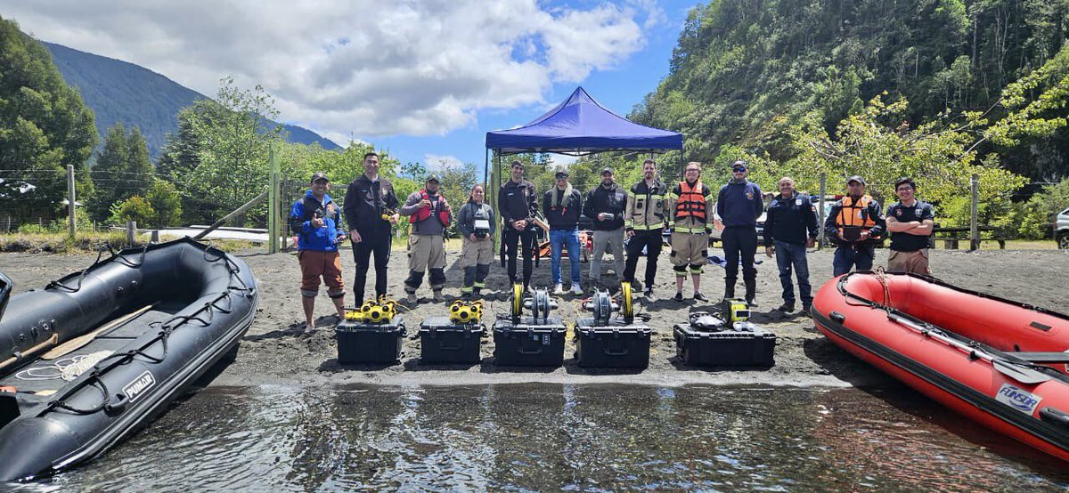 centralcbpangui's tweet photo. Durante los días 06, 07 y 08 de este mes personal de nuestro cuerpo de bomberos se mantuvo en capacitación de ROV para rescate sub acuático, así mismo se recibió donación de un un ROV de parte de la empresa TRI Chile parte del ecosistema BALKO
#Panguipulli #BomberosdeChile #BALKO https://t.co/nFOCf3Y3zL