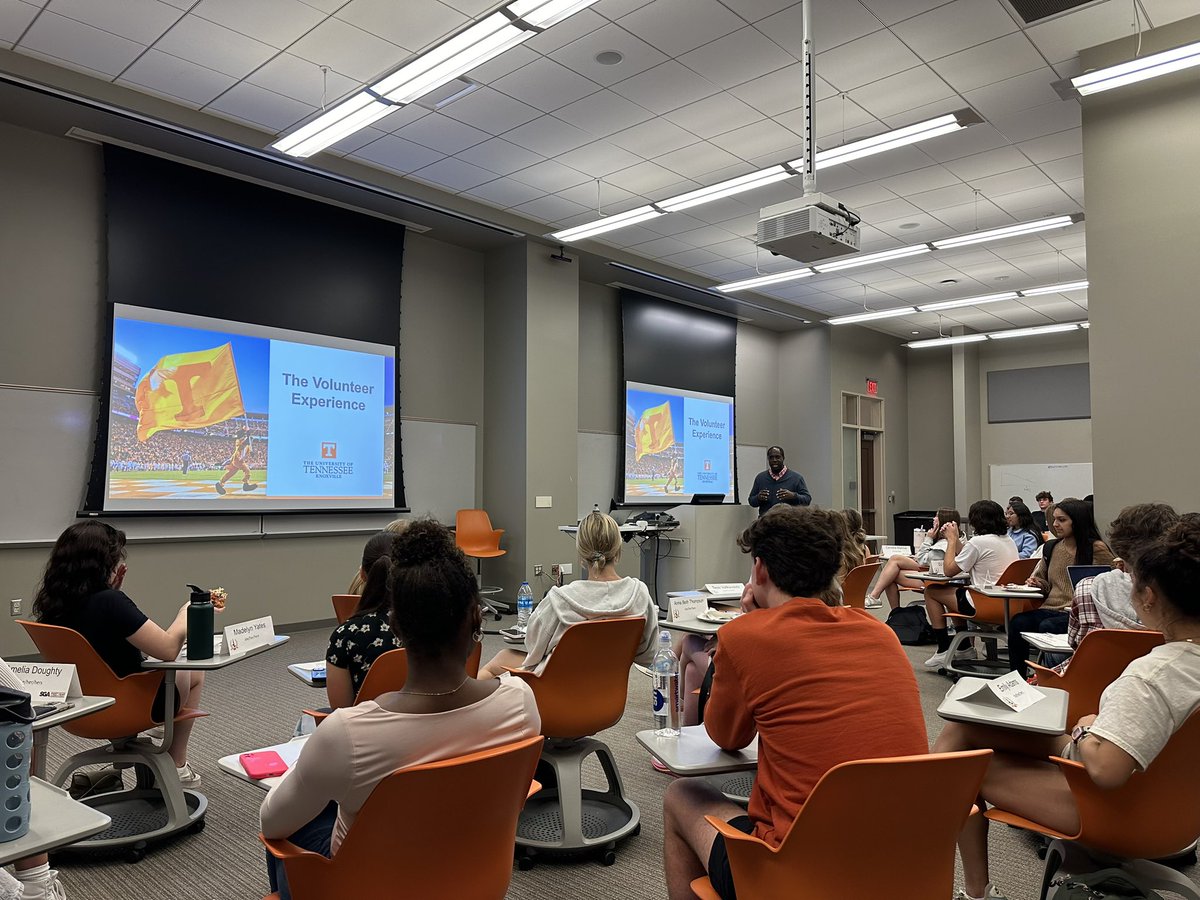 Visited with First Year Leadership Council tonight and brought pizza from Vice Chancellor Cuevas. Had a great chat about intentional leadership and learning as part of their own Volunteer Experience. <a href="/UTKSGA/">Student Government Association</a> <a href="/UTKDOS/">Office of the Dean of Students</a>