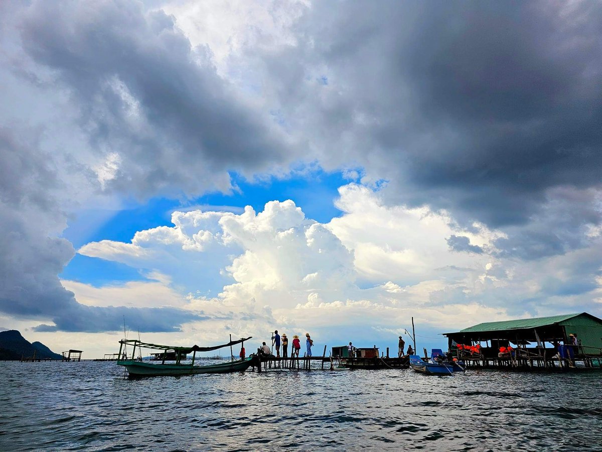 Thecattle93's tweet photo. Biết Ơn:
Mỗi một ngày mới đang đến, chúng ta hãy trân quý và biết ơn điều đó. Bởi có rất nhiều người mong ước được ngắm bình minh hay thậm chí là bước đi thong dong trên những con đường quen thuộc cũng là điều xa vời với họ.
#xfreedom
#Xyeucuocsong https://t.co/nCYJR0R7zC