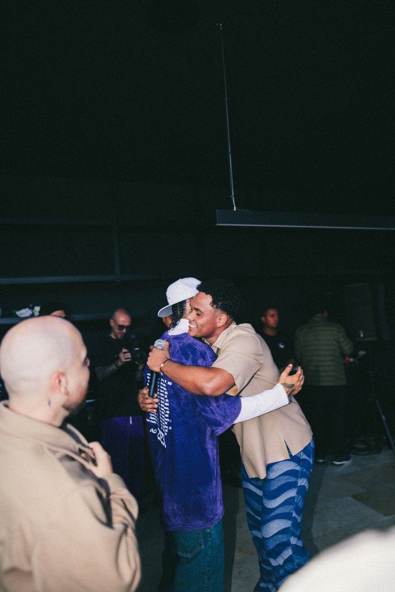 chelormusic's tweet photo. Confirmo que si es muy lindo jajajaja @maluma https://t.co/3ziNuITC80