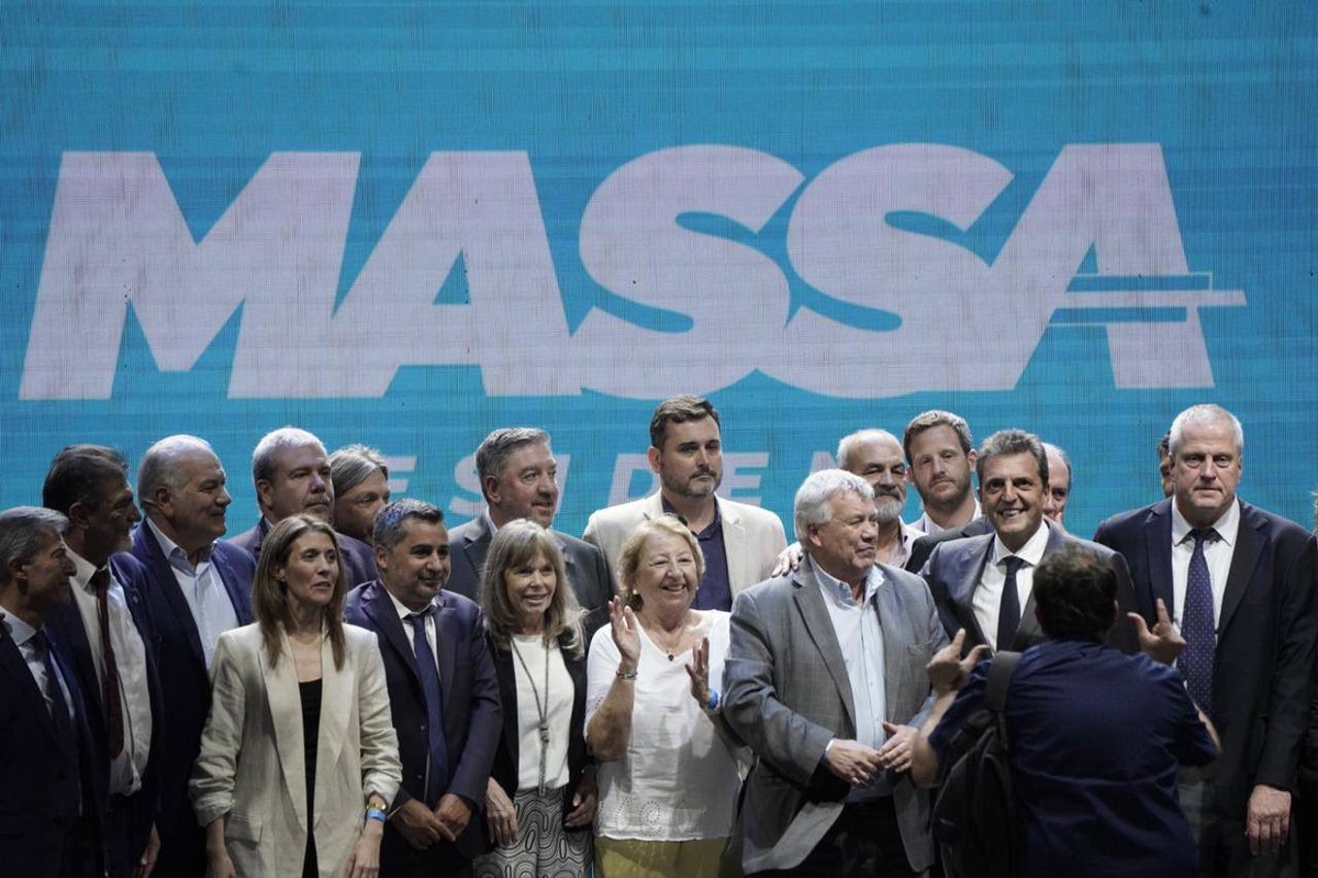 unionxlapatria's tweet photo. 📸 • @SergioMassa presentó los 10 acuerdos para el futuro de la Argentina. 🇦🇷   
 
#VieneLaArgentina https://t.co/GDgVlSYY8f
