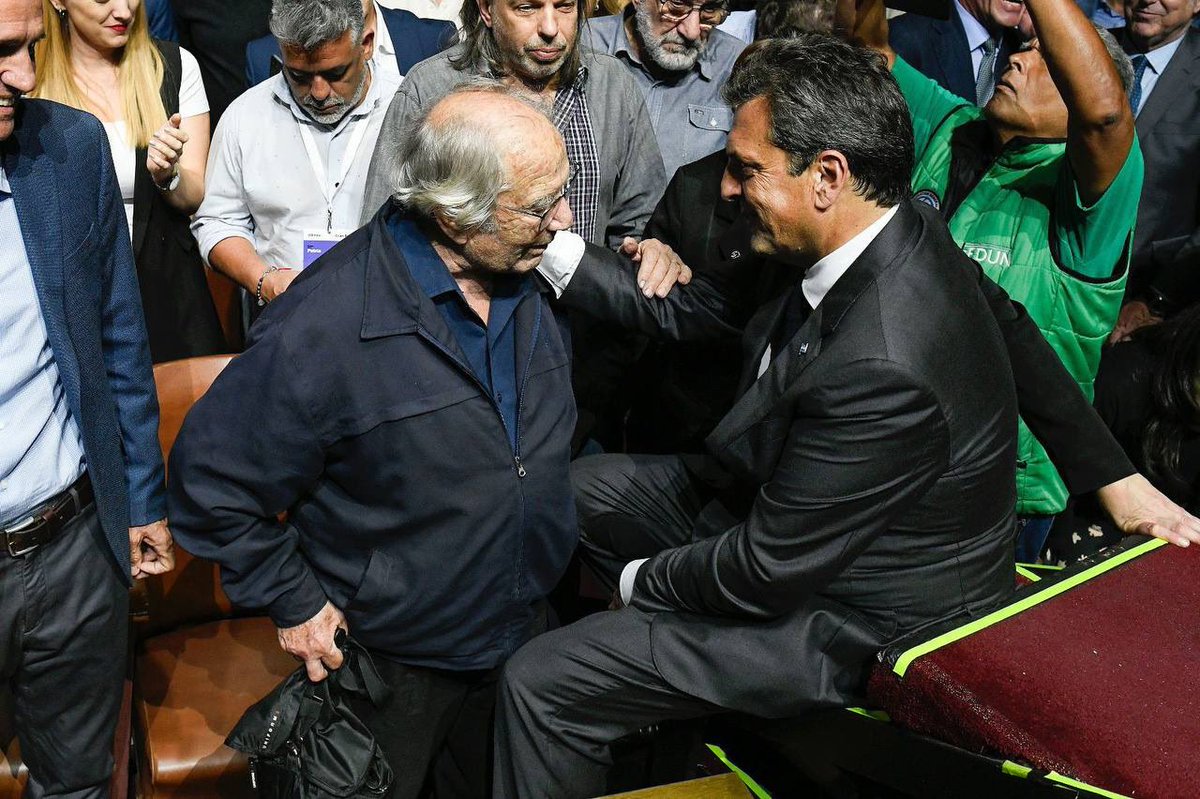unionxlapatria's tweet photo. 📸 • @SergioMassa presentó los 10 acuerdos para el futuro de la Argentina. 🇦🇷   
 
#VieneLaArgentina https://t.co/GDgVlSYY8f