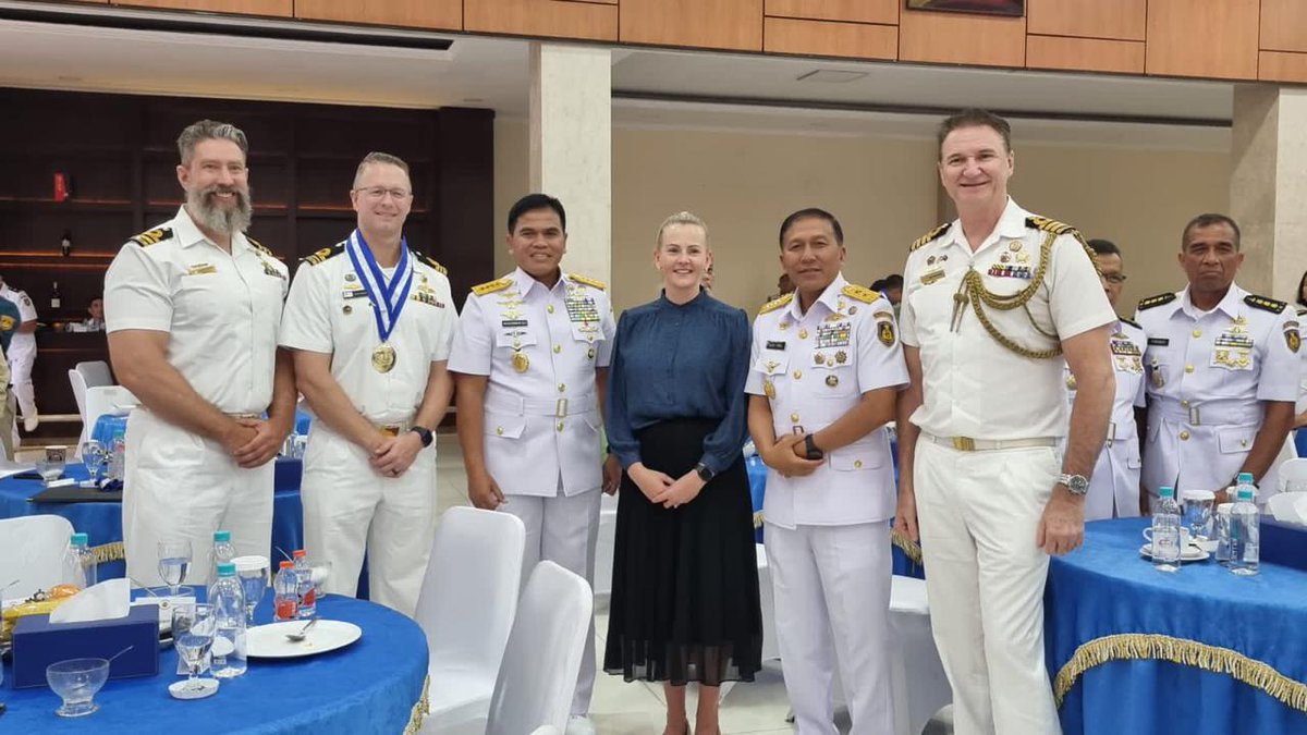Congratulations LCDR Mark O’Donnell on graduating from Indonesian Naval Command & Staff College. Fair Winds and Following Seas from 🇮🇩 CN ADM TNI Muhammad Ali. A great effort this year by Mark and his spouse, Allesia in building relationships.