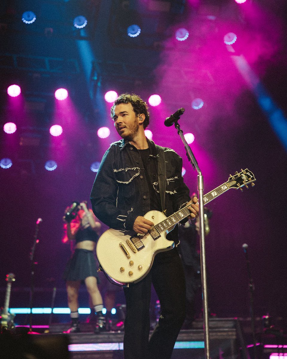 Jonas Brothers tweet media