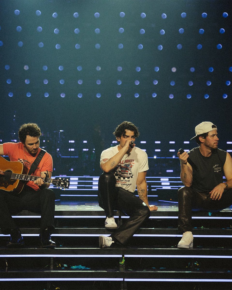 Jonas Brothers tweet media