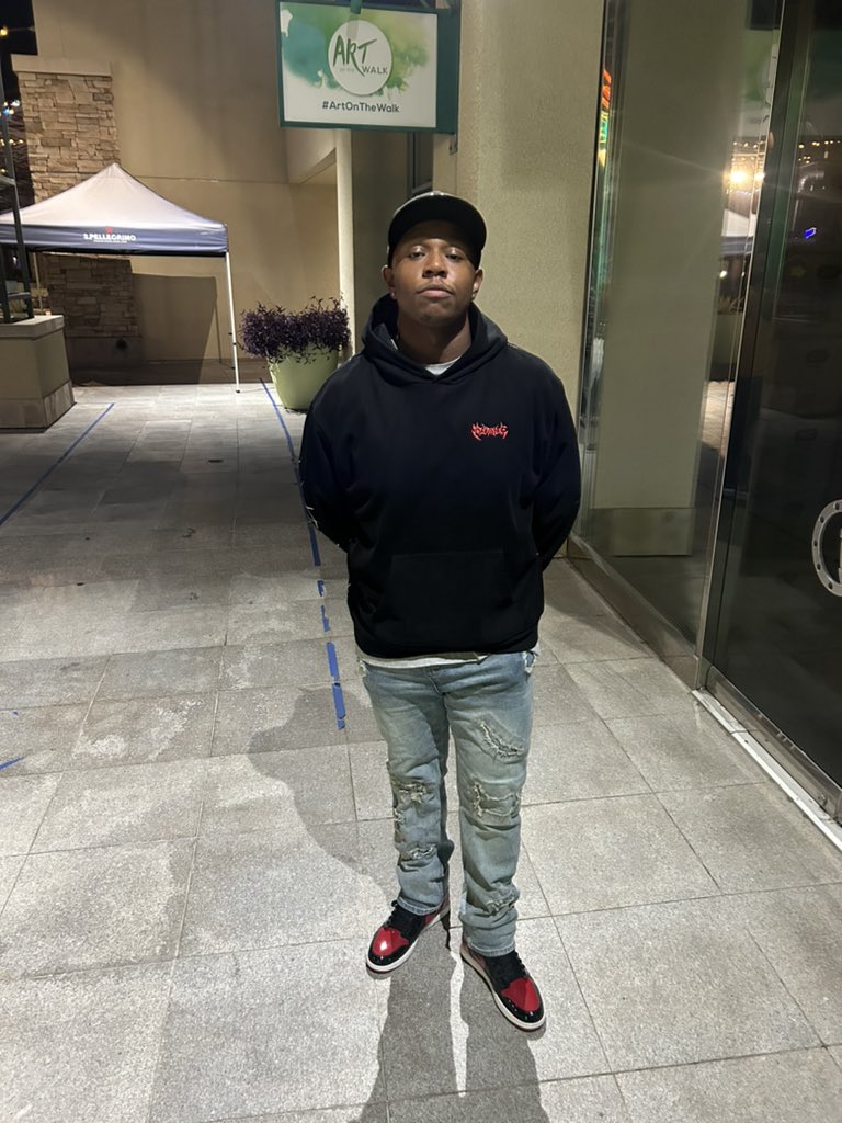CurryDaGreat1's tweet photo. Basically, all that fake love get away from me. 🌊 https://t.co/e2S7TBupeY