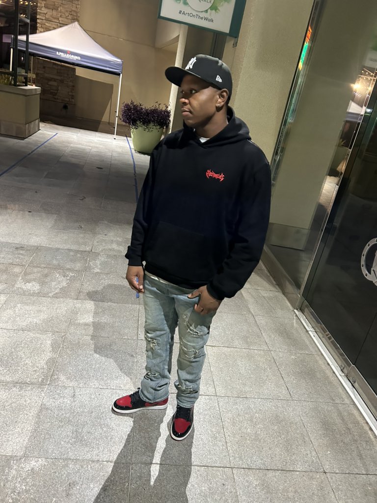 CurryDaGreat1's tweet photo. Basically, all that fake love get away from me. 🌊 https://t.co/e2S7TBupeY