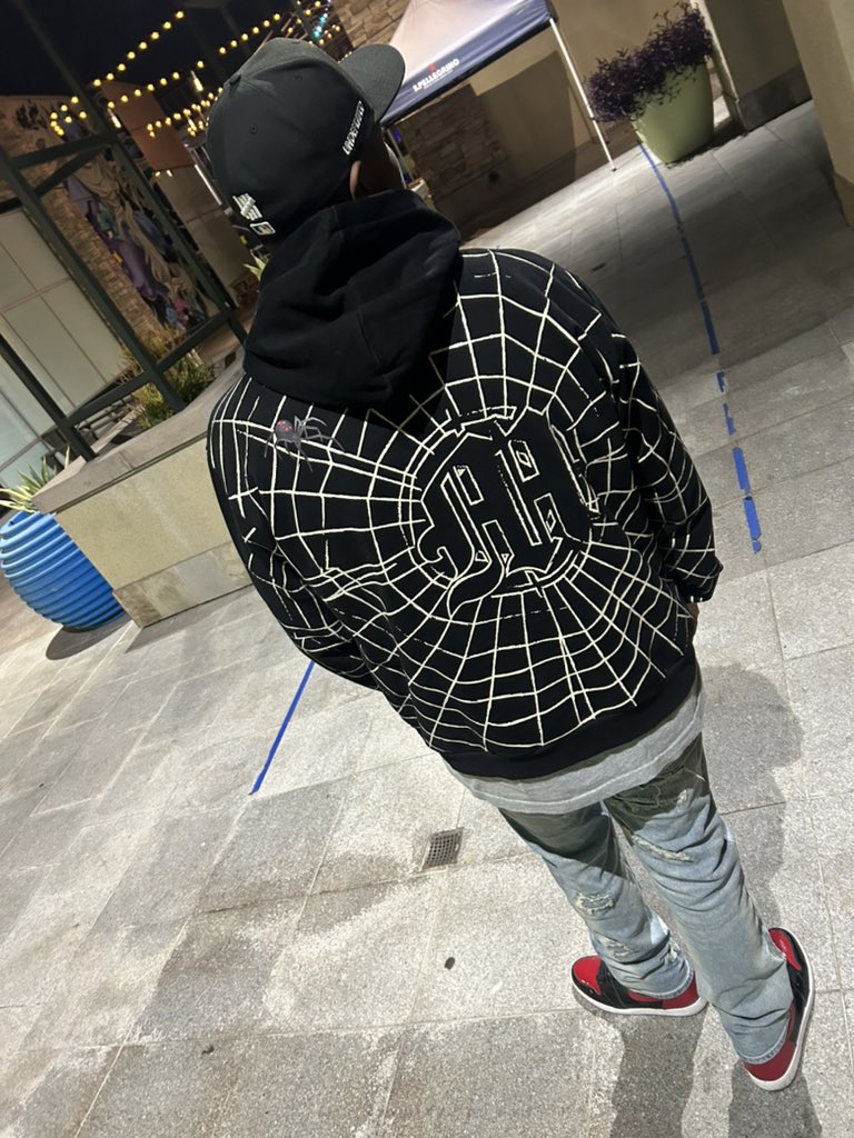 CurryDaGreat1's tweet photo. Basically, all that fake love get away from me. 🌊 https://t.co/e2S7TBupeY