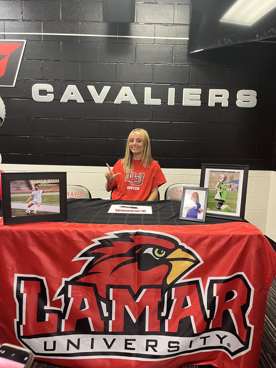 Mia Ferrell tweet media