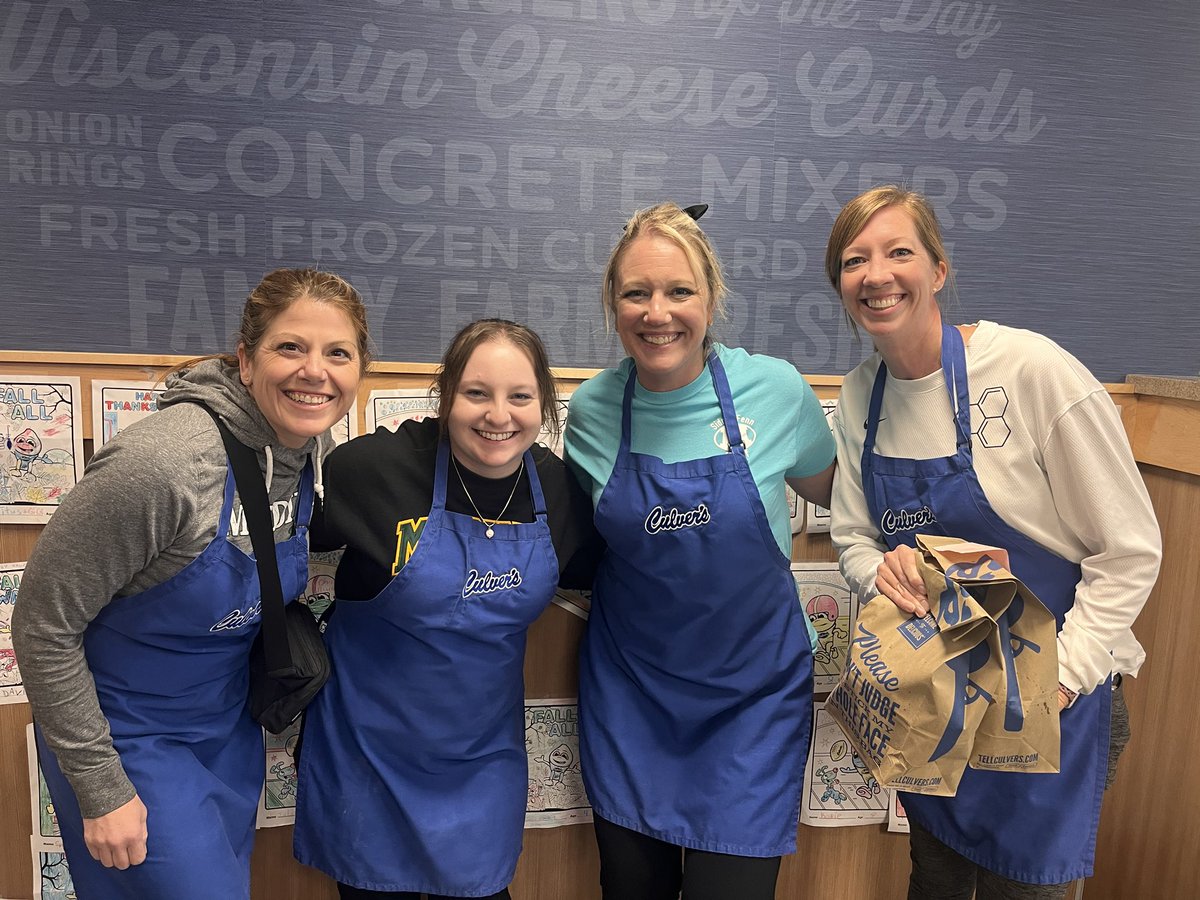 SidneyFennElem's tweet photo. What an awesome staff!  Thank you for working tonight. https://t.co/txIygId9jG