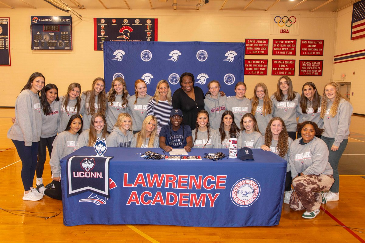SeHannaMars's tweet photo. Signed! So excited to officially be part of the UConn Women's Soccer @UConnWSOC @MagsRodriguez12 @coachBardMartel @starsofma @lawrenceacademy @JasonDewhurst @Coach_Blackman @lawrenceacademy https://t.co/Umc3r2j8dY