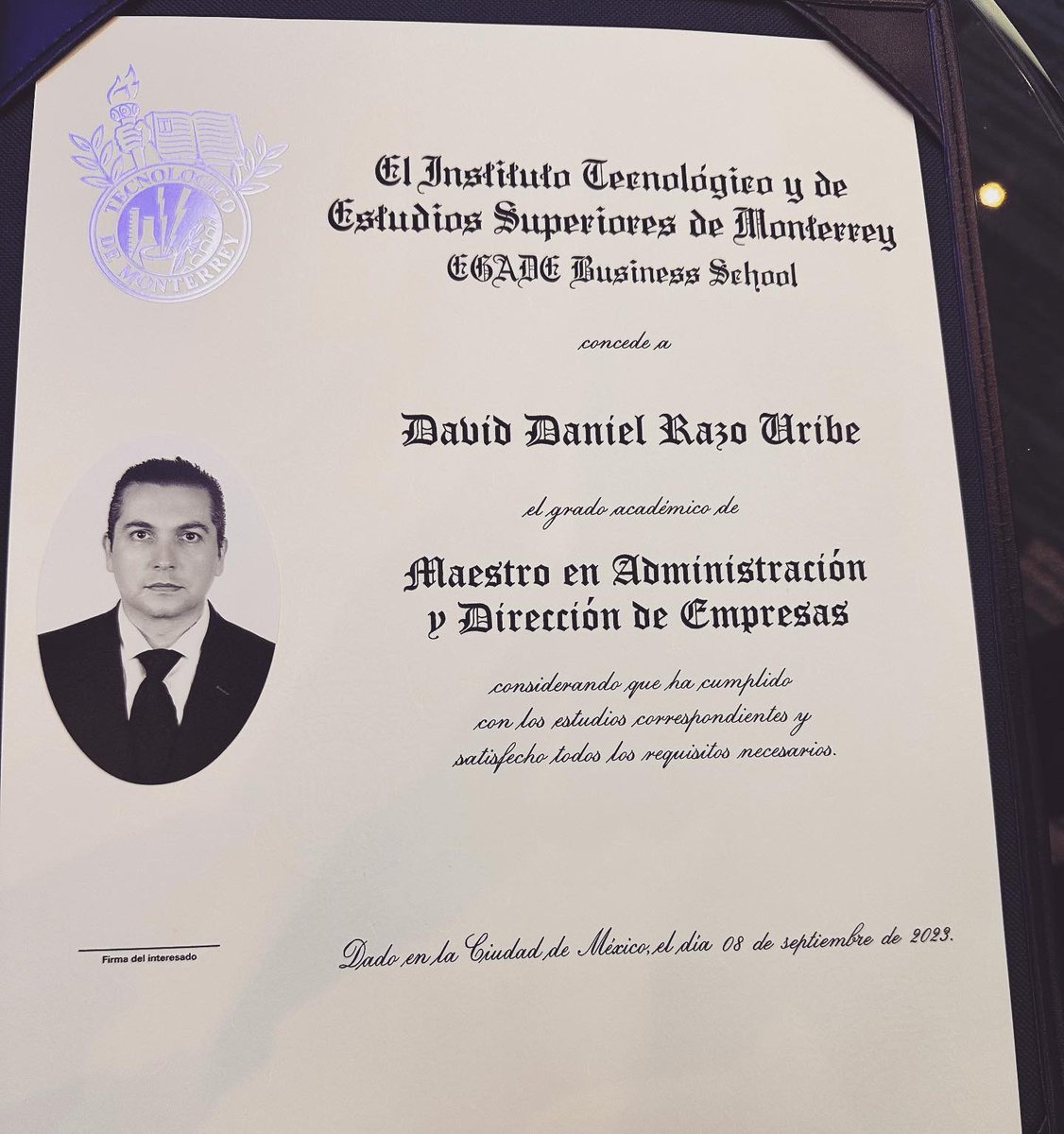 A TODOS los guerreros, campeones y la CULTURA de el esfuerzo.

Me siento HONRADO de construir, diseñar e innovar mi carrera profesional PARA dar lo mejor de mi a Mexico 🇲🇽.

Sangre. Sudor. Respeto.

Los primeros dos los das.

El último lo ganas.

Nunca tuve el privilegio de