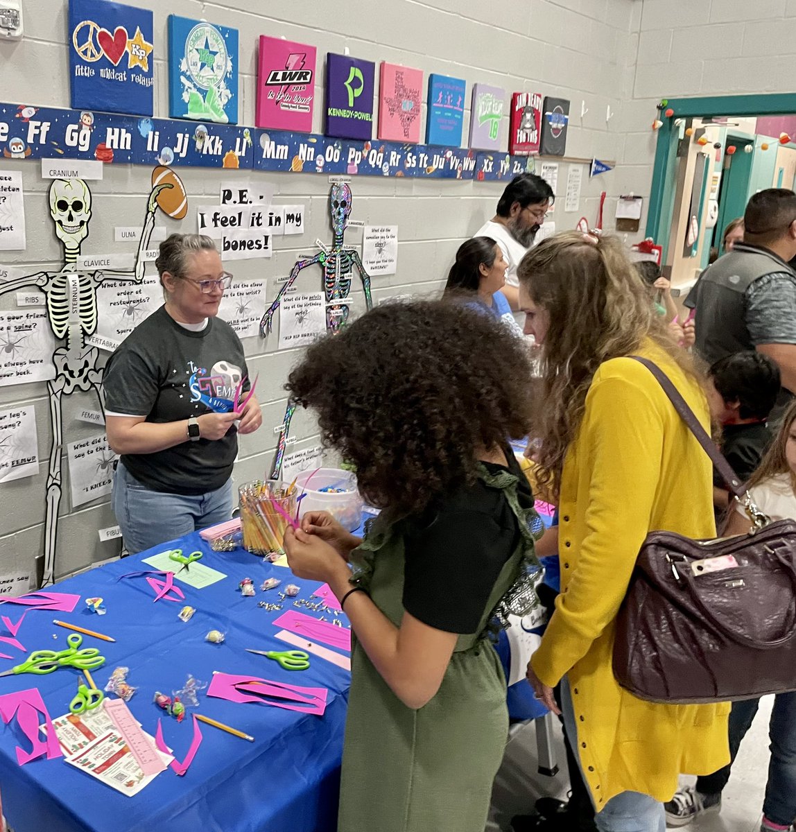 CaterTISD's tweet photo. Cater Cougars representing at the #tisdSTEM community event tonight at @KPESstars ! 💚😺

@TempleISD https://t.co/kyPMv03Xag