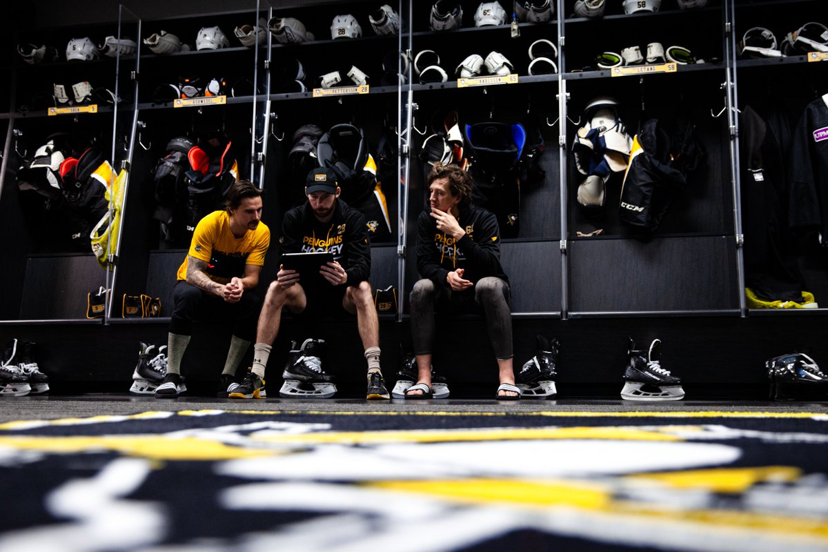Post by Pittsburgh Penguins on X: 💙💛💙💛, image size:1200x800