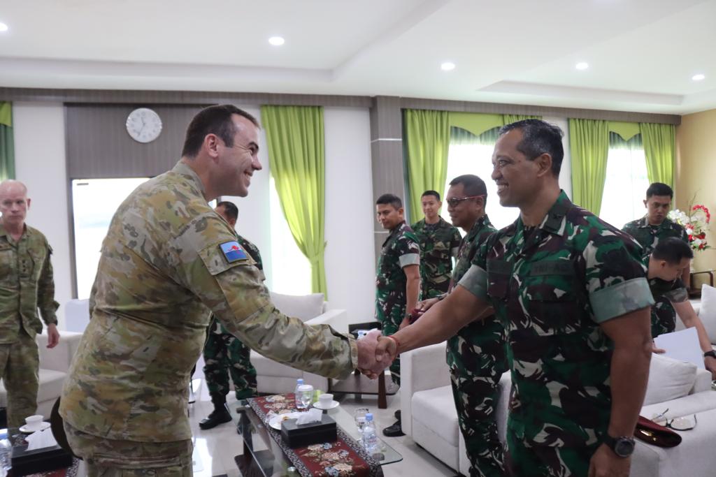 Amazing potential for bilateral aviation cooperation!🇦🇺 warmly welcomed for the inaugural visit to TNI Army Aviation Centre. Deputy Commander Army Aviation Command,BRIG David Hafner,discussed training&exchange opportunities with his counterpart,BRIG TNI Achdwiyanto Yudi Hartono.