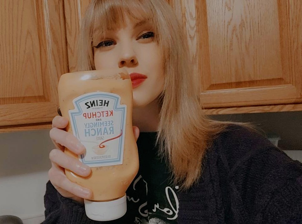 alex_swiftiee's tweet photo. Hey @taylorswift13! Let's share some @HeinzTweets #SEEMINGLYRANCH 😝🫶
@taylornation13 https://t.co/TRtZDuDzak
