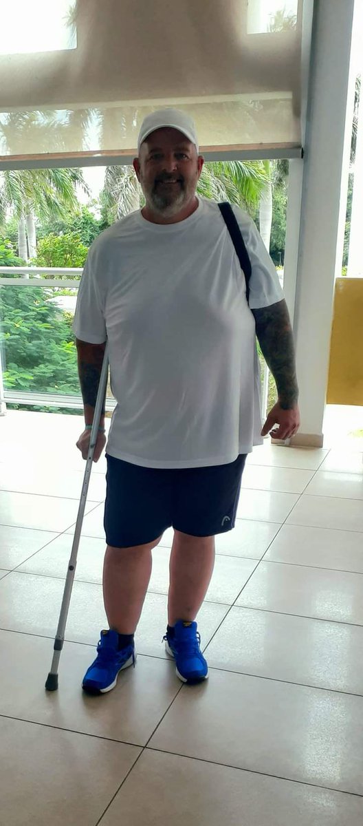 Bucs_4Life's tweet photo. Celebrating my 50th in Cuba 🇨🇺 
Blew my MCL second night. 
Made the best of it... 
Frick accident 👊 https://t.co/hIphOI0RSg