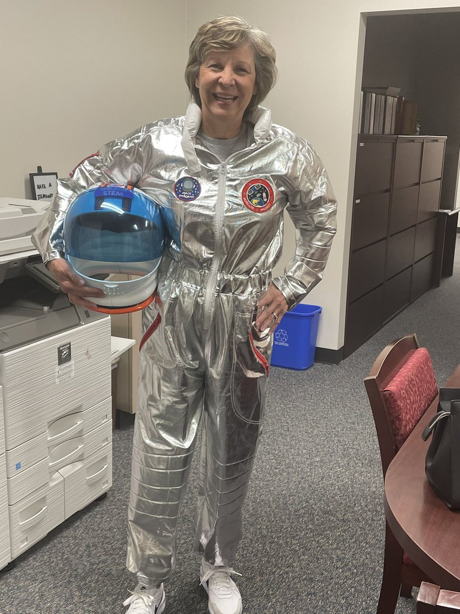 The only outfit in my closet worthy of being worn to work on #NationalSTEMDay. 😁👩🏾‍🚀👨🏽‍🚀🧑🏼‍🚀@SheldonSTEM #UnHiddenFigure 🤣