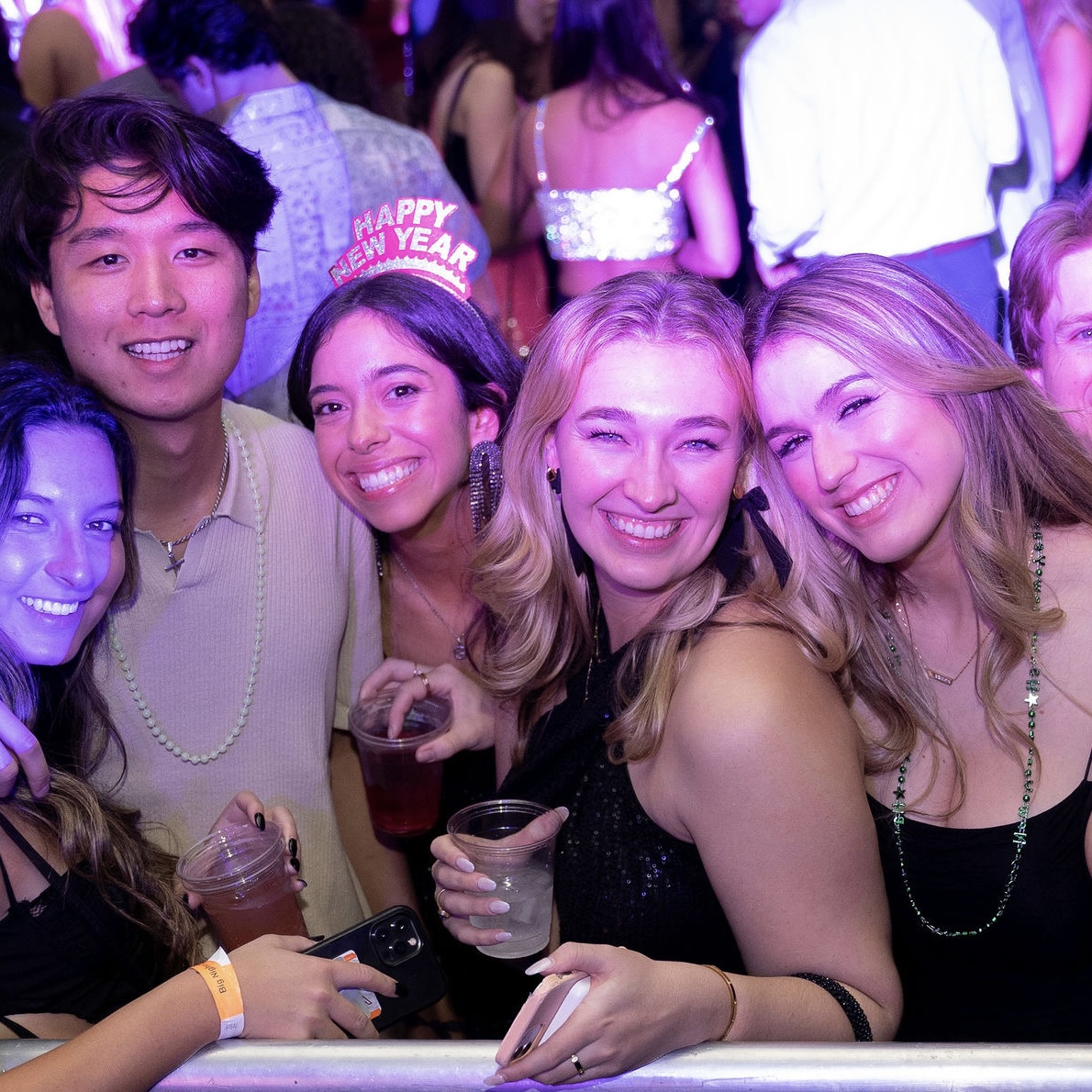 In the end, we only regret the parties we didn't attend. 🥳🎈 #partyallnight #bigparty #smiles #loudmusic #getthispartystarted #chitown #moovinandgroovin #dj #drinksdrinksdrinks #newyears #danceintothenewyear #bnc #bignightchicago #navypier #bignightamerica #bignight