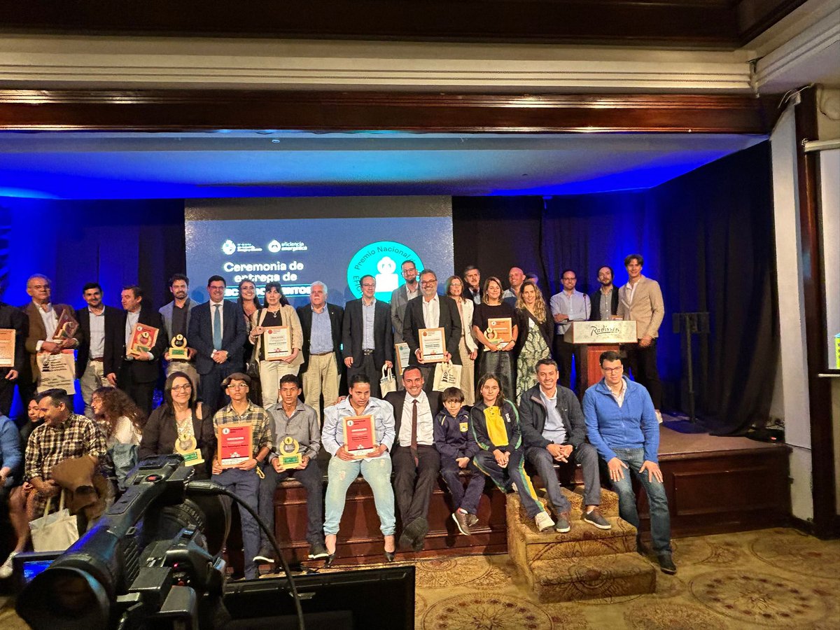 MCT_ESCO's tweet photo. ¡Nuestro agradecimiento a @eficienciauy y a todos quienes confían en nuestro trabajo e hicieron este logro posible! https://t.co/FdWXn1rYiD