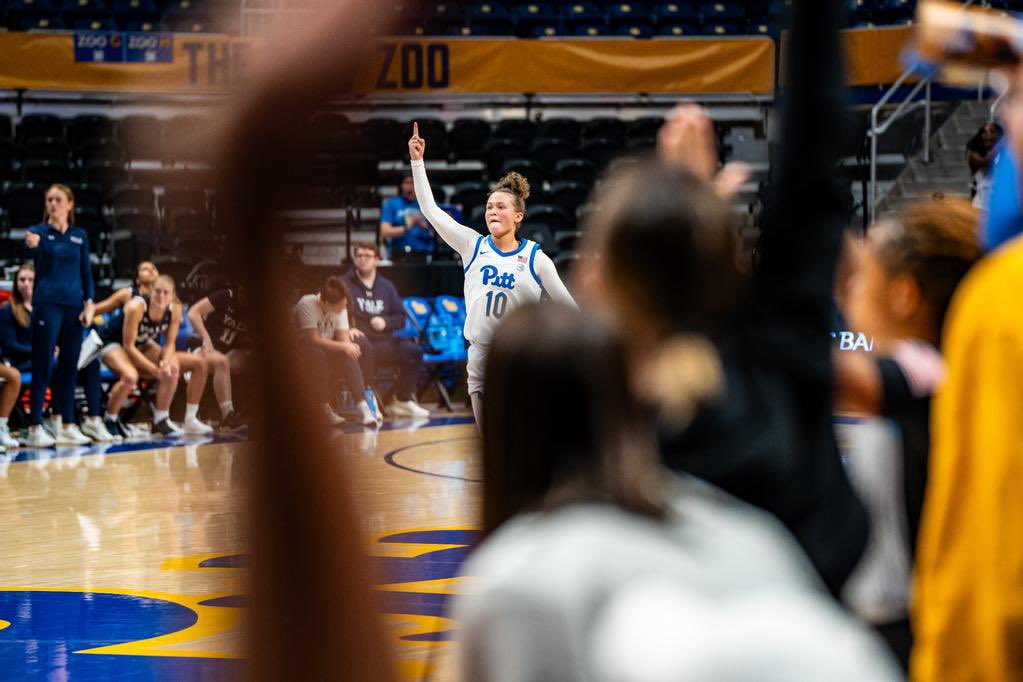 Bub & Bella 🤝 Couple of special debuts this week for new #Pitt guards. Bub Carrington of @Pitt_MBB: 1st player in Pitt history, 2nd freshman in ACC history with a triple-double in their debut. @bellaperkins__ of @Pitt_WBB: career-high 21 points with two late 3’s vs Yale.