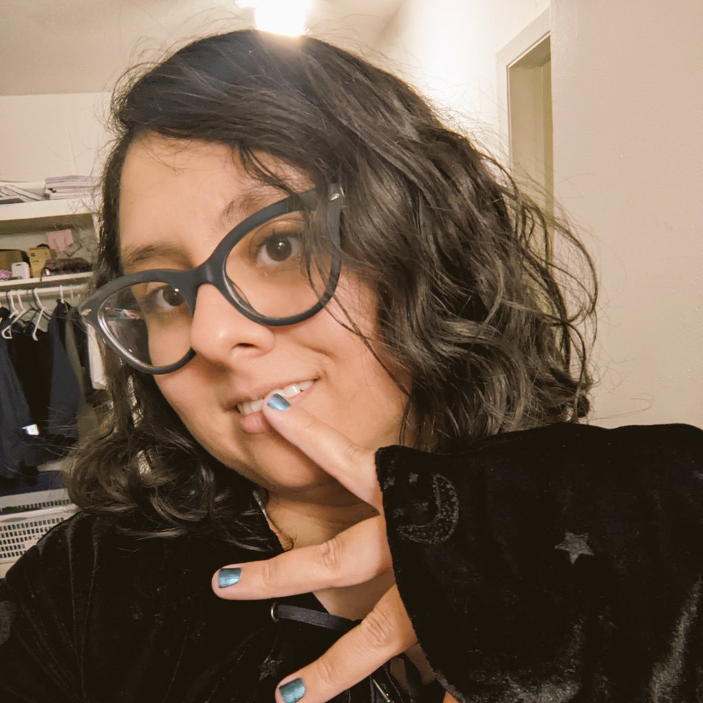 alexiaxnc's tweet photo. #NewProfilePic
Needed to update my pfp to match how I look nowadays. 
Yeah, I cut my hair.
Also, happy late Halloween 🎃 https://t.co/sOg2KzqVAl