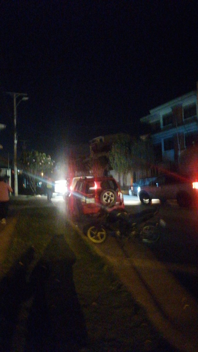 1925Elibeth's tweet image. Usuarios reportan qué toda una cuadra de la avenida Turuhuaico y camino a Miraflores están sin luz. Reclaman que se anunció qué los cortes solo serian hasta las 6pm @centrosurec. Piden respuestas.