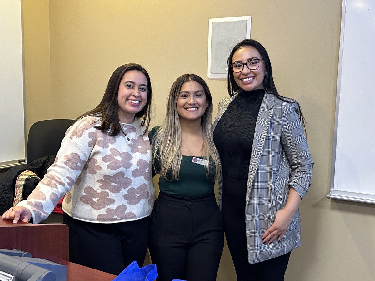 LewisU_AS's tweet image. Happy #FirstGenCollegeStudentDay! 
This week we are celebrating our First Gen Flyers through special programming including a presentation on Coping &amp;amp; Thriving as a First Gen College Student, All Fest &amp;amp; a First Gen Faculty Panel We♥️FirstGenFlyers
#LewisU #LewisU_AS