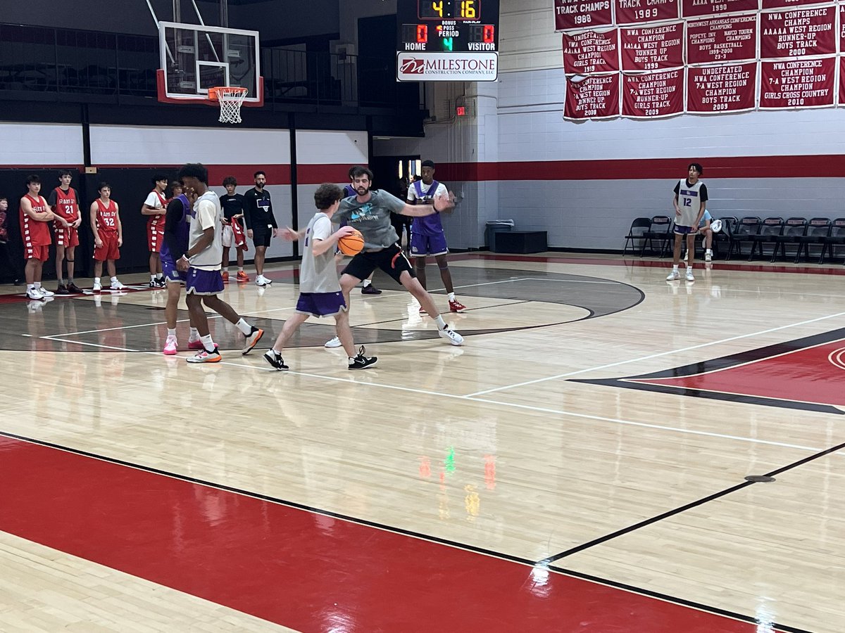 CoachKillham's tweet image. One of the great joys of coaching is getting to work with those that invested and coached you. An even bigger joy is getting to seeing former players come back and invest in the next generation of players. #PurpleReign #RamayFast