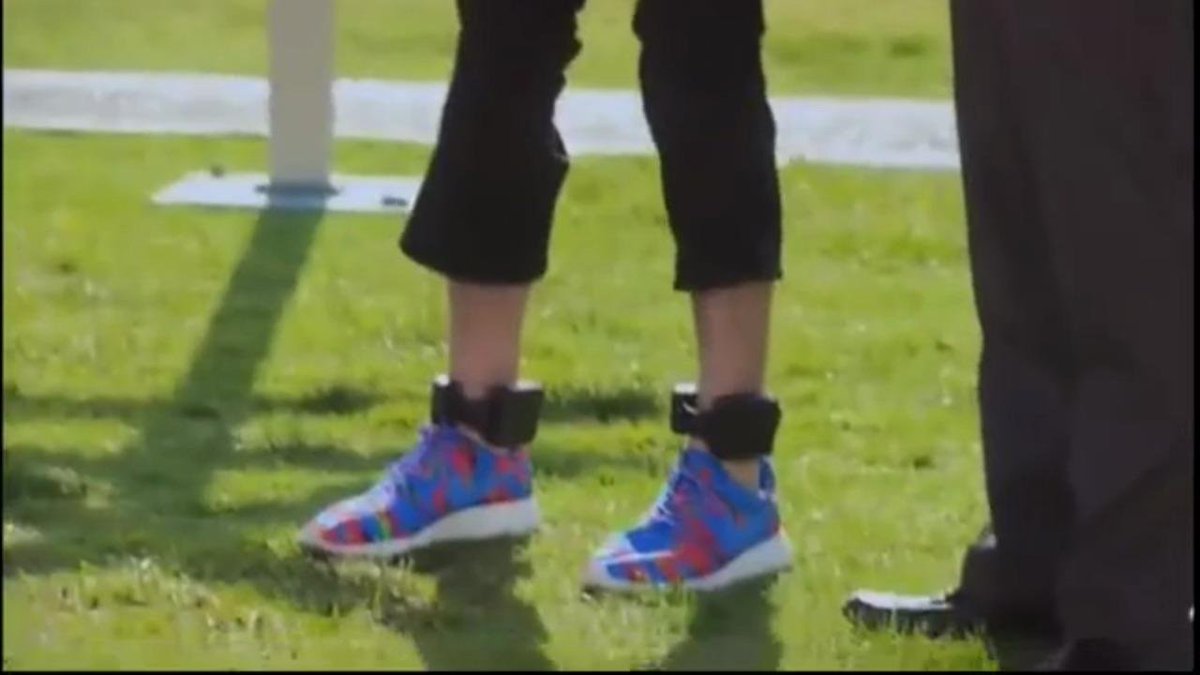 MrfantasticDW's tweet photo. @call6abe he can wear two ankle monitors the same way he wore two watches https://t.co/CUw1MtpoDg