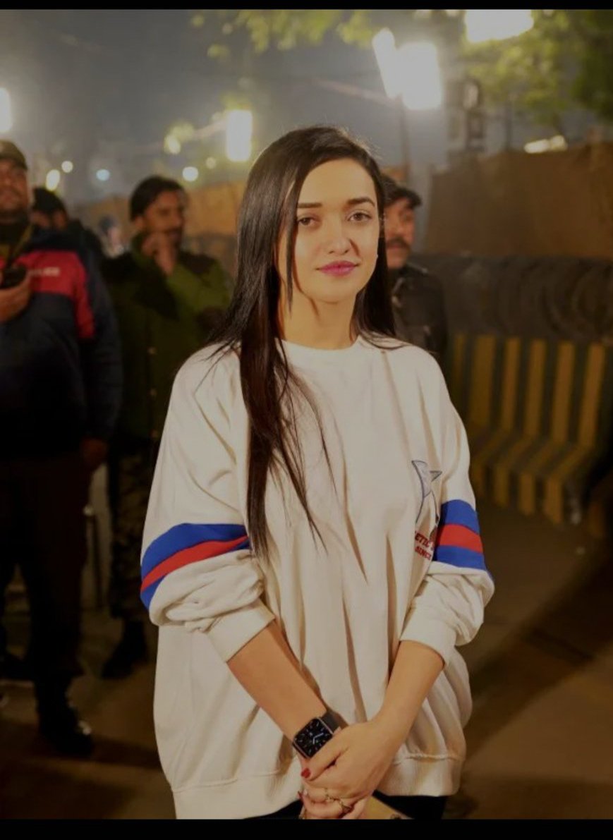 NoorUtk's tweet photo. صنم جاوید کو ایک اور نئے مقدمہ میں دوبارہ گرفتار کر لیا گیا

گرفتاری پر صنم جاوید کا ایک ہی پیغام ہزار بار بھی گرفتار کر لیں
 عمران خان کا ساتھ نہیں چھوڑوں گی 
بہادر لڑکی ہے 🔥 https://t.co/ADtU8L9s62