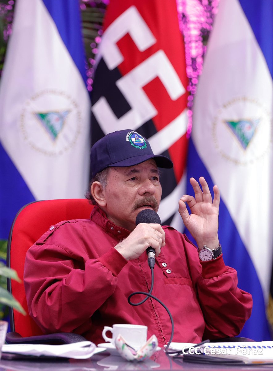 VivaNicaragua13's tweet photo. #AHORA Cmte. #Daniel: Le decimos al Comandante Carlos que aquí hay un pueblo y hay una juventud que está multiplicada por todos lados que está realizando jornadas de Servicios de atención y producción al pueblo para los más necesitados, esta juventud lleva adentro el coraje dispuestos a dar la vida misma por la patria y Nicaragua.