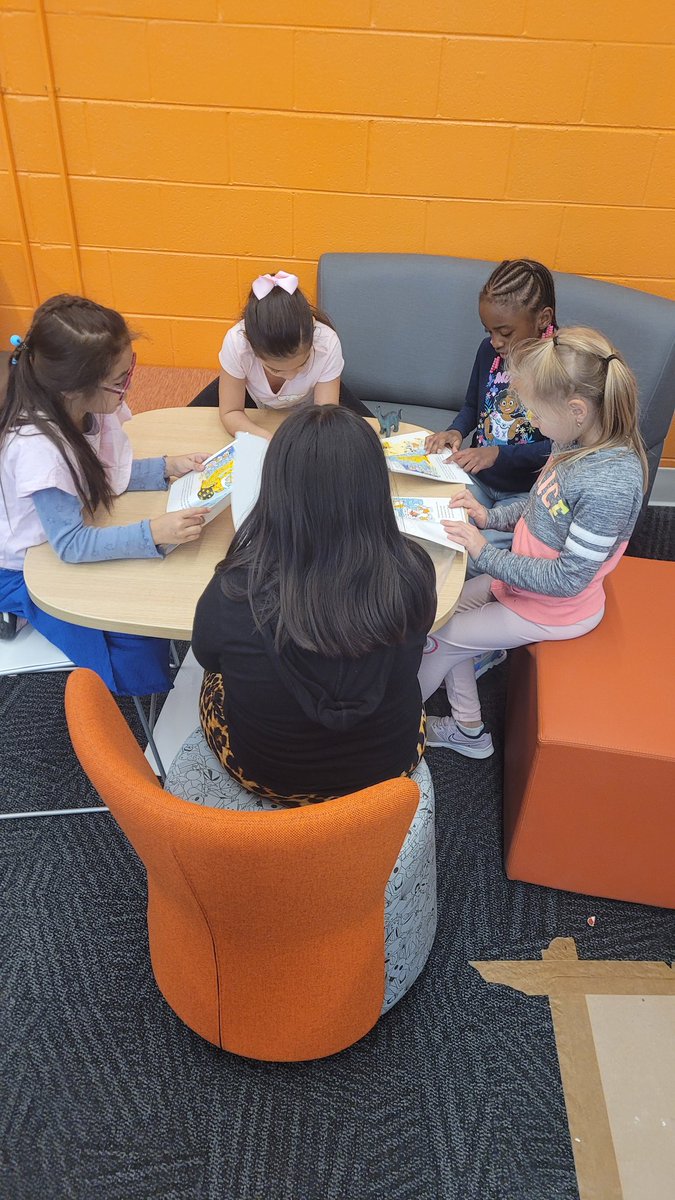 Kasper_309's tweet photo. Searching for Phonics Patterns @BrodnickiSchool https://t.co/mOnMR4sX96