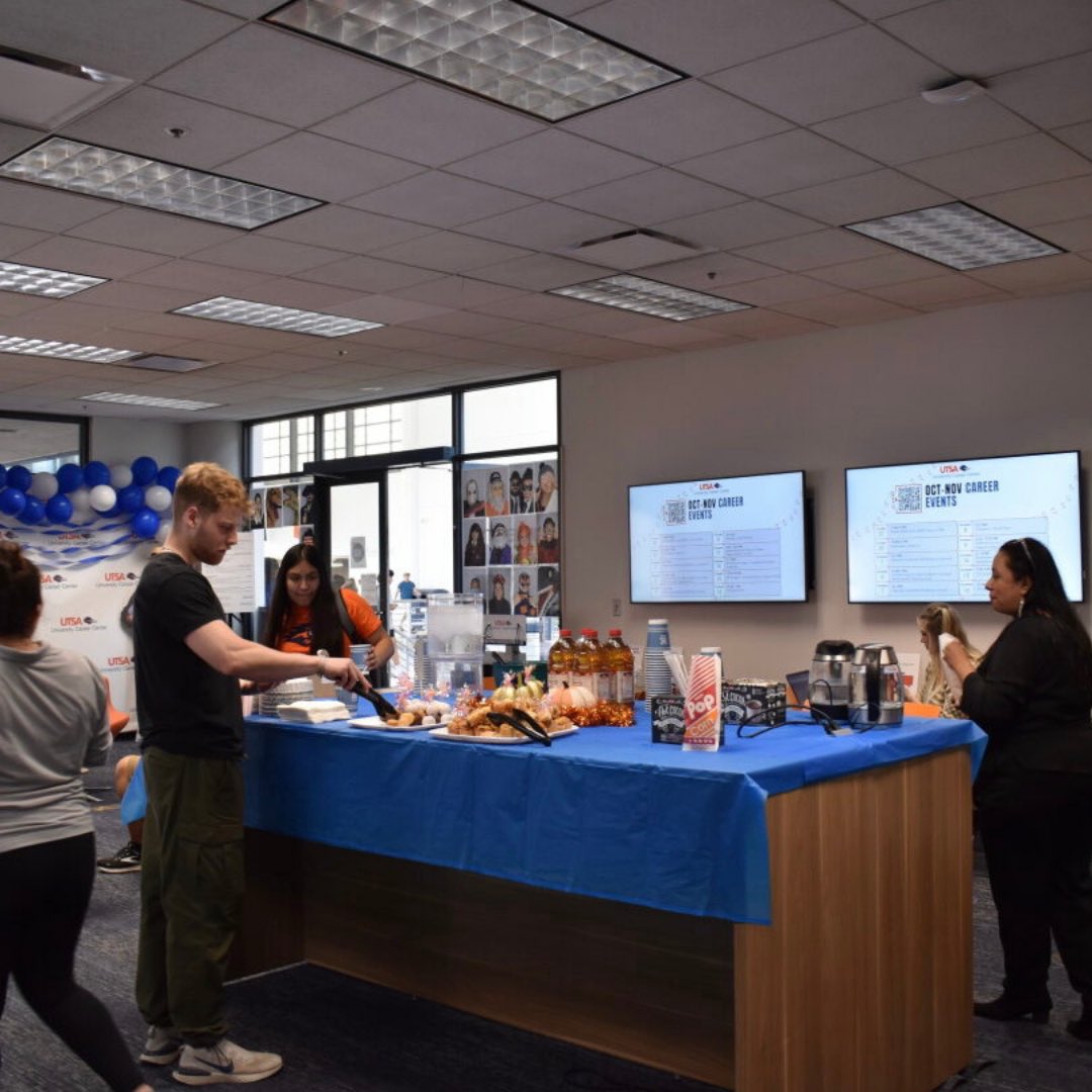 UTSACareer's tweet photo. At UTSA we are proud of our first-gen and thankful for everyone who came to our mini resource fair here at the Career Center in collaboration with UTSA First-Generation and Transfer Student Programs!
#UTSA #firstgeneration #UTSA24 #UTSA25 #UTSA26 #utsaengaged https://t.co/X0Yj1zVFWn