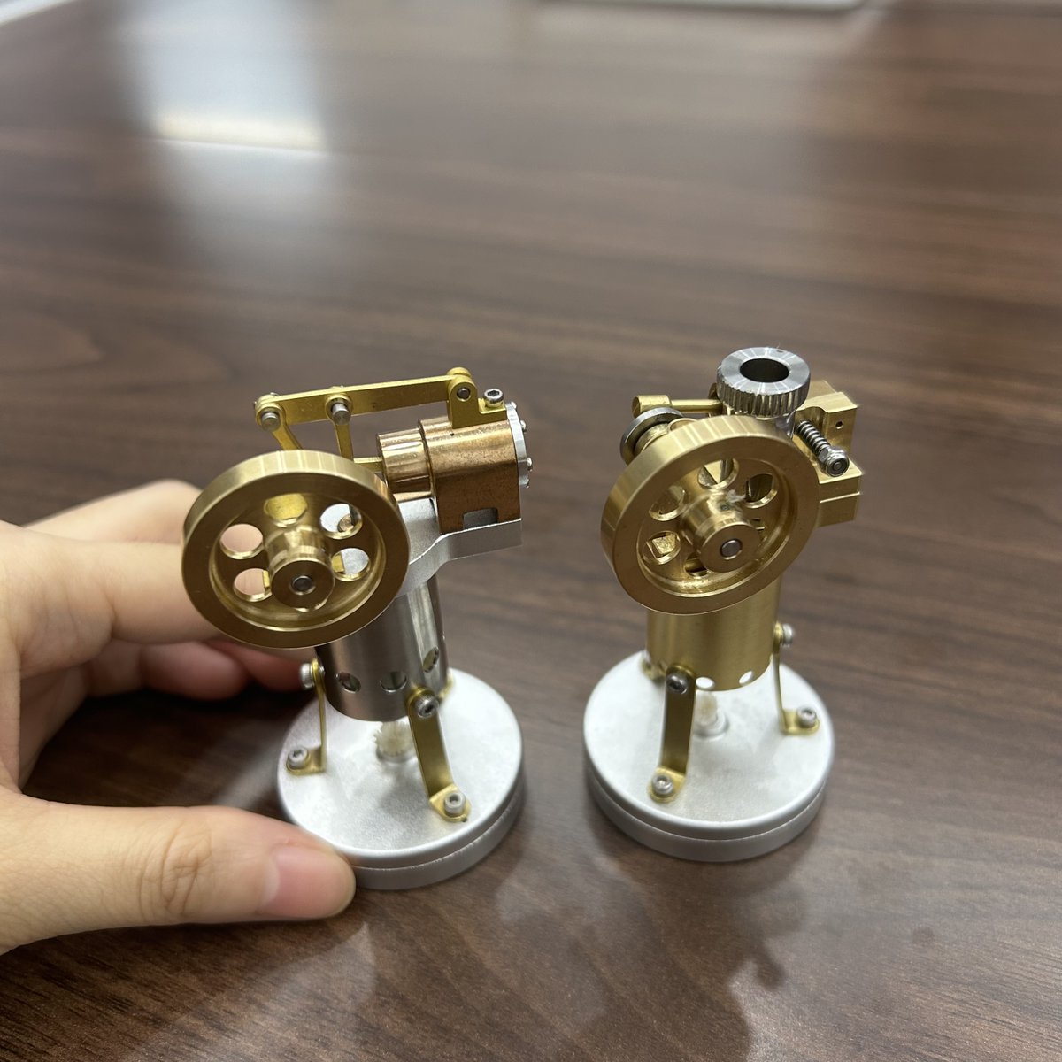 ENGINEDIY1's tweet photo. Mini cute engines https://t.co/wF15u26trZ
#Engineering #engineer #engine #miniengine #smallengine https://t.co/vkXGXzC3dv