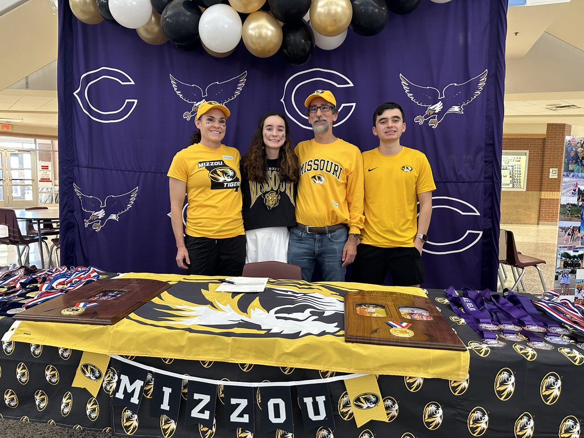 Congrats to some DI signings across the Amarillo-area .. Braden Hausen (High Point 🏀), KJ Thomas (UTEP 🏀), Mikaila Gilliland (Tarleton 🥎), Hanna Stuart (Mizzou 🏃‍♀️) #SigningDay