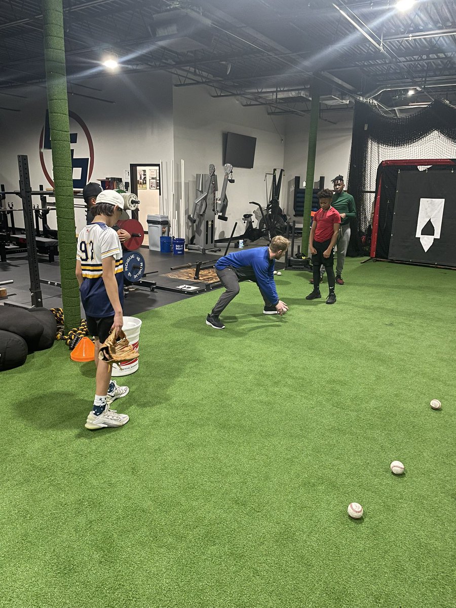 JEldridge_BB's tweet photo. Phenomenal first session of Five Tool Friday for @757vaba in Virginia Beach!⚾️🔥

This 6 week program is a great way to take your off-season to the next level if you’re in the 757 area!

If you’re interested, shoot me a DM! 📥⚾️ https://t.co/waoSHPFyaS