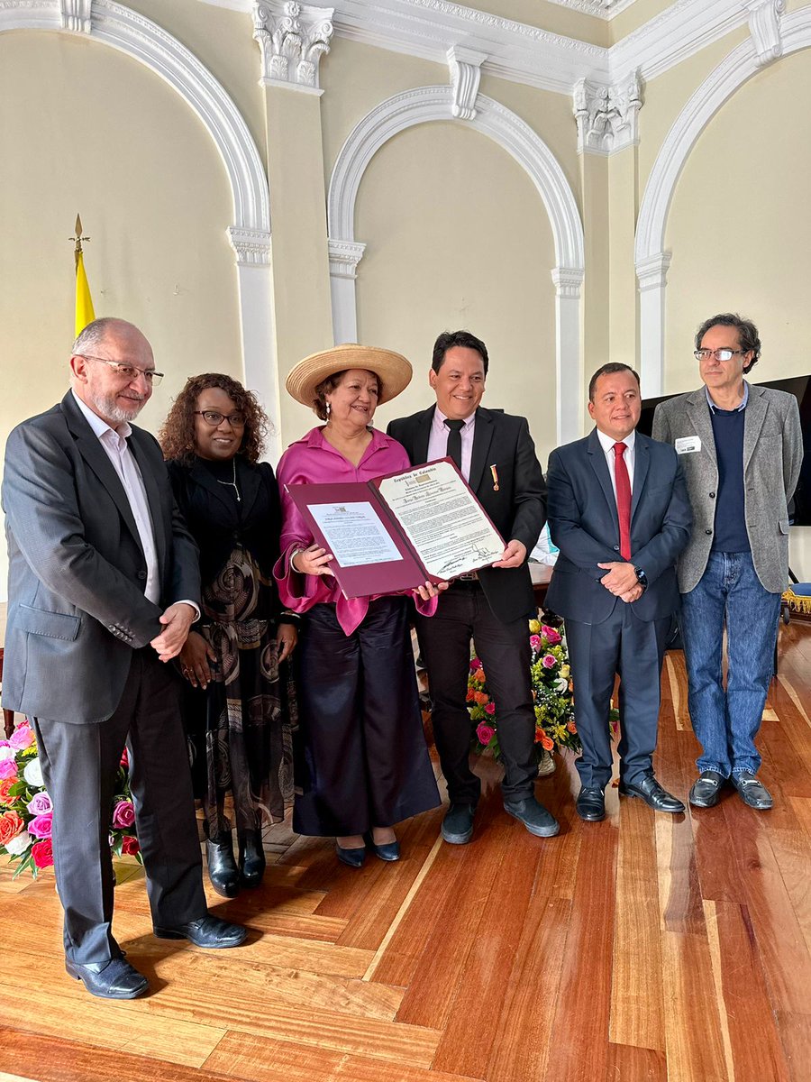 OProtocolo's tweet image. En el salón de la Constitución del Congreso de la República, la H. Representante Dr. Leyla Marleny Rincón otorgó Moción de Reconocimiento a la Institución Educativa Montessori, surgida en Pitalito Huila y que hoy gana reconocimiento a 
Mejor Escuela del Mundo en Acción Ambiental,