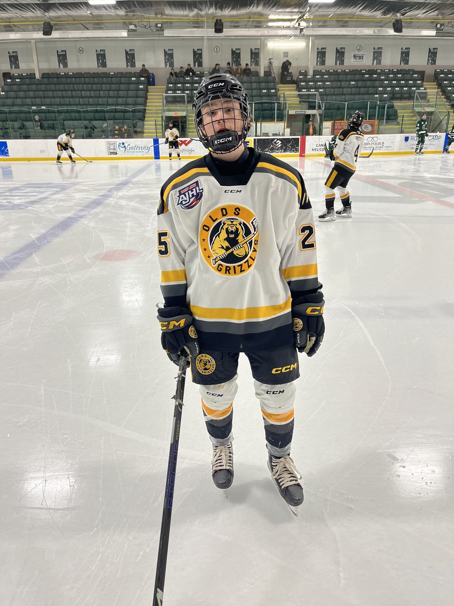 Congratulations to AP ‘06 F Dylan Puk of Fort Saskatchewan Rangers U18AAA on his first AJHL game. #AJHL #GoGrizz